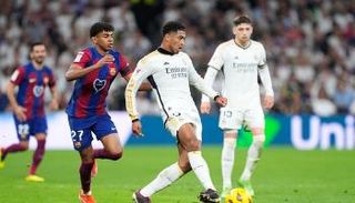 لامين يامال وجود بيلينغهام في إحدى مباريات الكلاسيكو