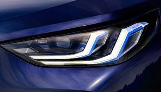 كشافات السيارات الأمامية