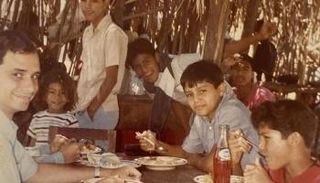 روبرت بريفوست في يسار الصورة