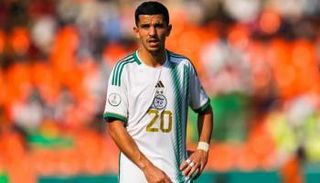 عطال لاعب منتخب الجزائر