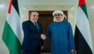 عبدالله بن زايد يبحث مع حسين الشيخ تطورات الأوضاع في غزة