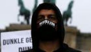 تفاصيل خفية وراء الكواليس.. هكذا يصنع الإخوان أتباعهم في أوروبا