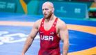 القبض على البطل الأوليمبي كايل سنايدر بتهمة «ممارسة الدعارة» مع ضابطة متخفية