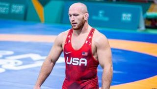 القبض على كايل سنايدر البطل الأوليمبي