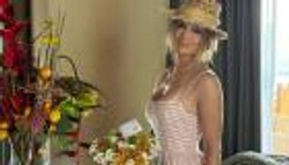 بإطلالة ناعمة ورسالة مؤثرة.. جينيفر لوبيز تحتفل بعيد الأم (صور)