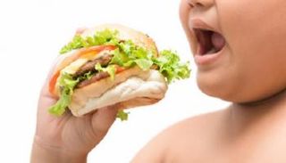 الوجبات السريعة أحد أسباب سمنة الأطفال