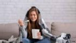 لماذا يبكي البعض بعد الأكل؟ تفسير غريب يكشف خفايا الجسد والعقل