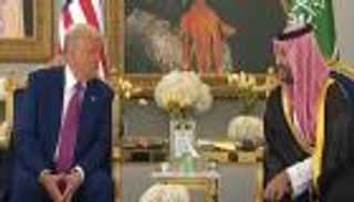 ترامب يصل السعودية.. الرئيس الأمريكي يضبط ساعته على توقيت الخليج