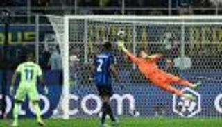 كرة تنس.. سر سقوط برشلونة في دوري أبطال أوروبا (فيديو)