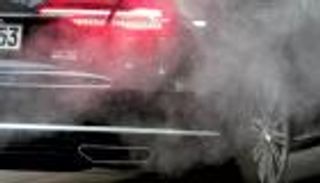 أوروبا تخفف قبضتها على سيارات البنزين والديزل.. مهلة جديدة