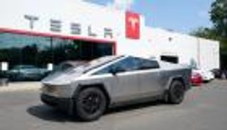 تسلا تستأنف استيراد المكونات الصينية.. أثر فوري لهدنة حرب التجارة