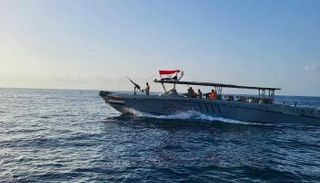 دورية بحرية يمنية في المياه الإقليمية