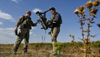 تدريب على إطلاق قاذفة قنابل من مسيرة في أوكرانيا