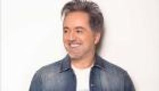 بعد تعرض فتاة لحالة إغماء.. مروان خوري يوقف غناءه خلال الحفل