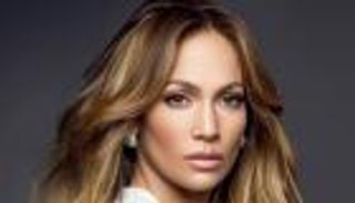 جينيفر لوبيز تنشر صور إصابتها وتكشف حالتها الصحية.. قبل حفل «جوائز الموسيقى الأمريكية»