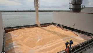 الاتحاد الأوروبي يلوّح بعودة الرسوم على أوكرانيا