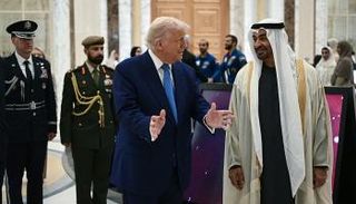 الشيخ محمد بن زايد آل نهيان ودونالد ترامب - أ ف ب