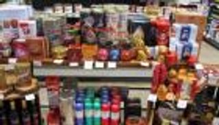 هدنة التجارة تحفز تخزين السلع قبل «الكريسماس».. تقلبات حادة في الطلب