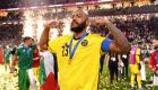 رغم البطالة.. مجيد بوقرة يفتح باب منتخب الجزائر لرايس مبولحي