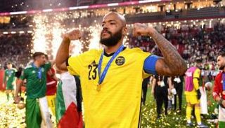 مبولحي حارس منتخب الجزائر