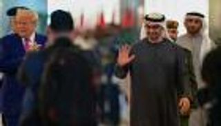 الرئيس الأمريكي يزور جامع زايد الكبير في أبوظبي