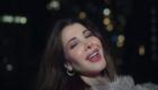 نانسي عجرم تطلق «ورانا إيه» بلهجة مصرية وإيقاع صيفي (فيديو)