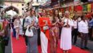 بعد إثارة الجدل.. تفاصيل فيديو «غسل أقدام» ملكات جمال العالم 