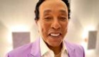 تحقيق جنائي مع سموكي روبنسون في قضايا اغتصاب واعتداء جنسي