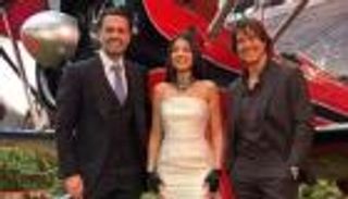 نارين بيوتي بإطلالة أنيقة ولمسات جريئة خلال لقائها مع توم كروز