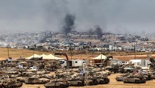 دبابات تابعة للجيش الإسرائيلي على حدود غزة