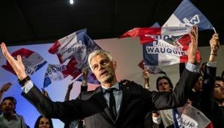 وزير الداخلية الفرنسي برونو ريتيلو يحتفل بانتخابه رئيسا لحزب الجمهوريين