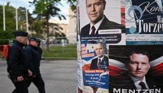 لافتات للمرشحين بانتخابات بولندا