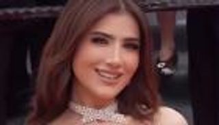 مي عمر تتألق بإطلالة بيضاء ناعمة في مهرجان كان السينمائي 2025