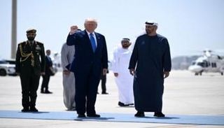 الشيخ محمد بن زايد آل نهيان يودع ترامب في ختام جولته الخليجية