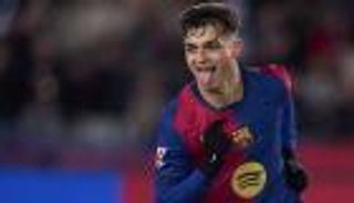 احتفالات برشلونة.. بيدري يهدر ركلة جزاء لأجل والده (فيديو)