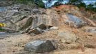 6 قتلى و14 مفقودا بانهيار أرضي في منجم ذهب بإندونيسيا