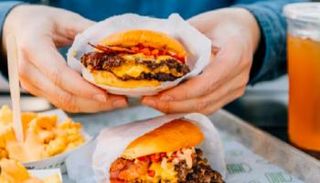 الأطعمة المصنعة تزيد خطر الإصابة بمرض باركنسون