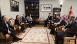 من الجبهة إلى الطاولة.. وفد كردي يجس نبض السياسة في تركيا