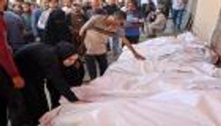 تطورات غزة.. حلحلة بالمساعدات وعقدة في المفاوضات وتصعيد بالميدان