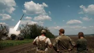 إطلاق صواريخ هيمارس في أوكرانيا