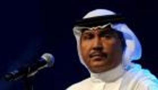 «الوفاء للبدر».. محمد عبده يغني 5 قصائد جديدة لـ«مهندس الكلمات»