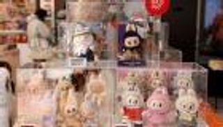 بسبب الازدحام أمام المتاجر البريطانية.. Pop Mart تُعلّق بيع دمية Labubu مؤقتا
