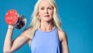 اختبار بيولوجي يكشف: امرأة تجاوزت الستين بجسد عشرينية.. ما السر؟