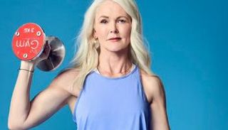 عمر ساندرا بارسونز البيولوجي 20 عاما فقط، أي أقل بـ41 عاما من عمرها الفعلي