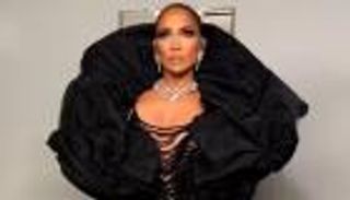 جينيفر لوبيز تخطف الأنظار بـ4 إطلالات متنوّعة في نيويورك