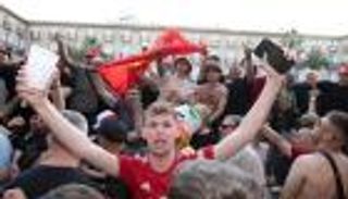 حرب شوارع وإصابات بين جماهير مانشستر يونايتد وتوتنهام في بلباو (فيديو)