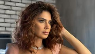 الفنانة نجلاء بدر