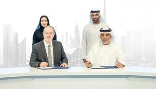 جانب من التوقيع