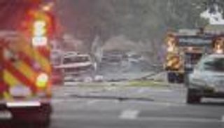 حرائق وإخلاءات.. النيران تلتهم 15 منزلا بعد تحطم طائرة في سان دييغو الأمريكية