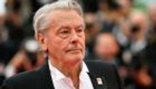 توتر بشأن ميراث آلان ديلون: ابنته أنوشكا الوريثة الوحيدة للحقوق الأدبية